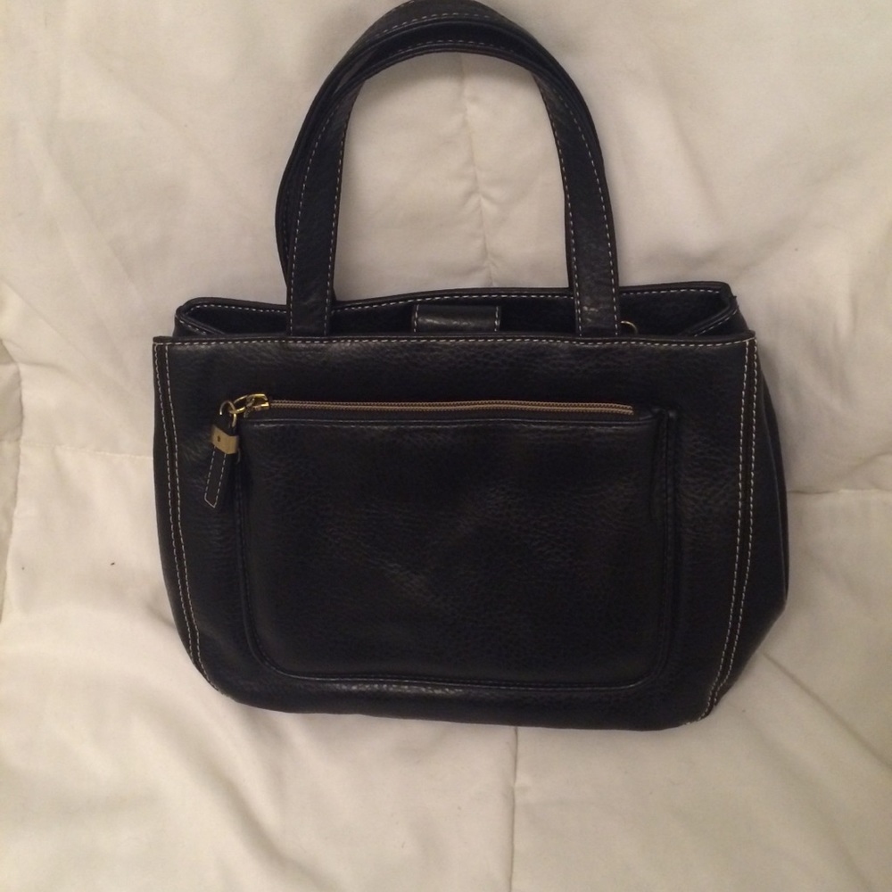 New without tags Relic purse